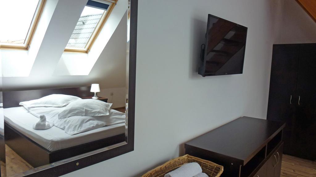 Sura Pietrei Craiului Hotel Zarnesti Ngoại thất bức ảnh