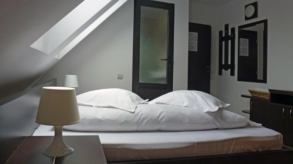 Sura Pietrei Craiului Hotel Zarnesti Ngoại thất bức ảnh