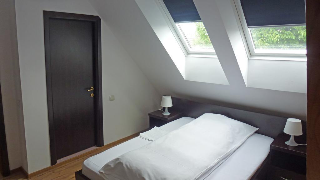 Sura Pietrei Craiului Hotel Zarnesti Ngoại thất bức ảnh