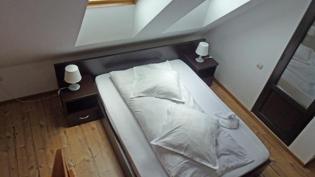 Sura Pietrei Craiului Hotel Zarnesti Ngoại thất bức ảnh